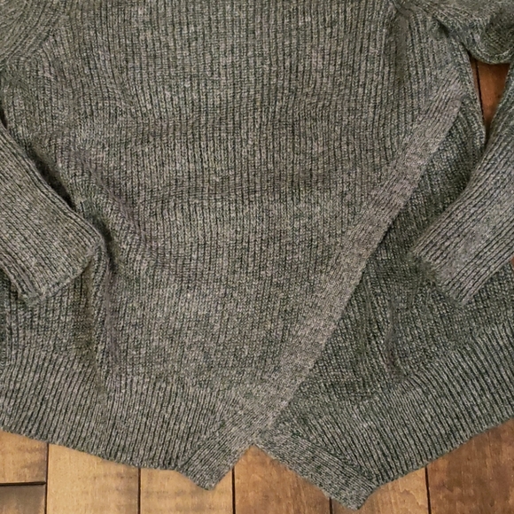 Banana Republic grey/green cable knit sweater. - Picture 3 of 5